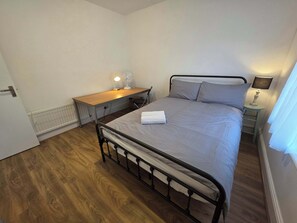 2 makuuhuonetta, silitysrauta/-lauta, internet, vuodevaatteet