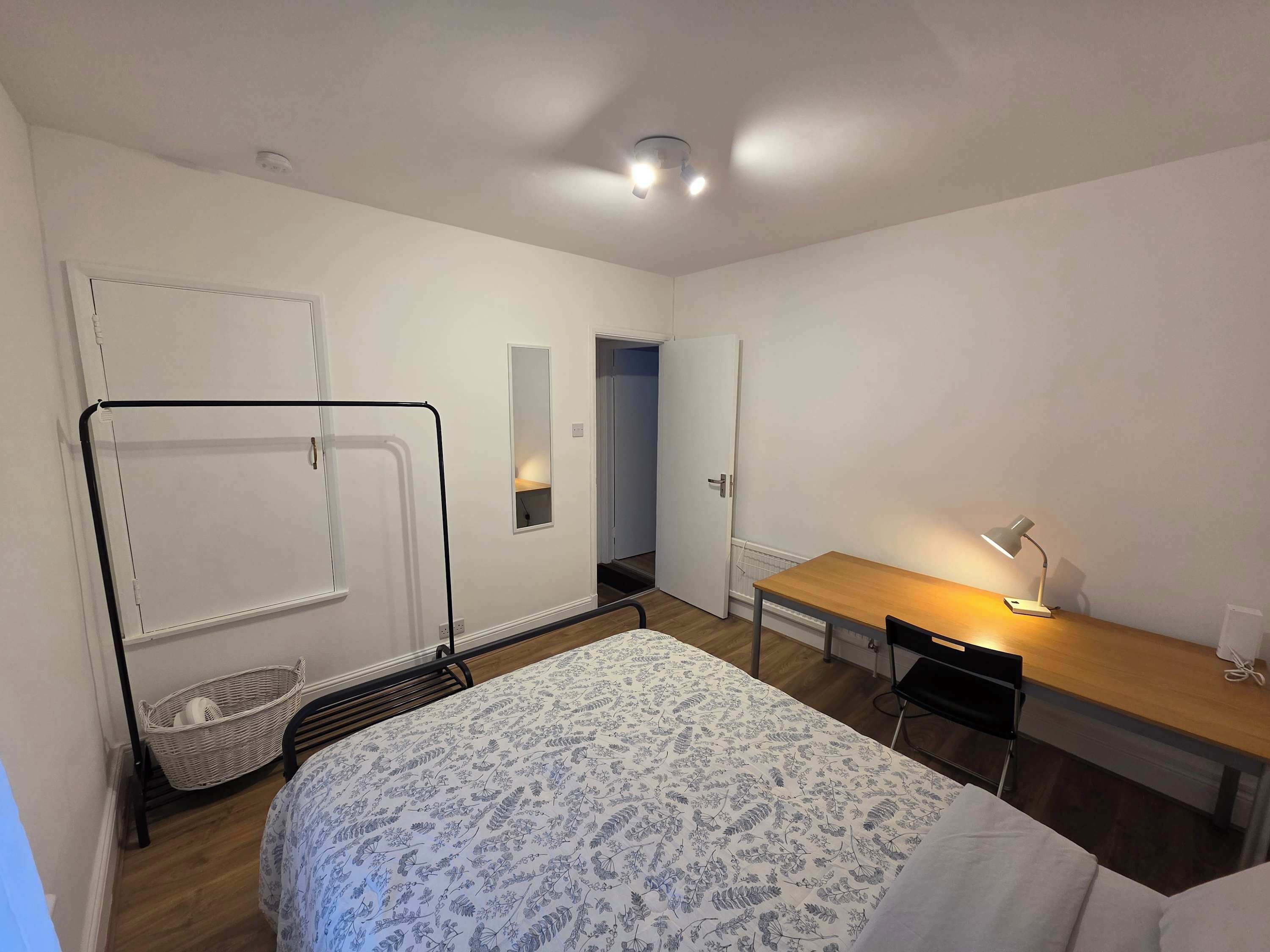2 bedrooms, iron/ironing board, Internet, bed sheets