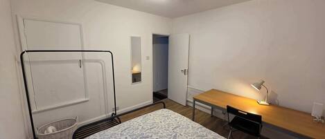 2 bedrooms, iron/ironing board, Internet, bed sheets