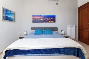 Leilighet – panorama, sjøutsikt | 1 soverom, dundyner, blendingsgardiner og strykejern/-brett