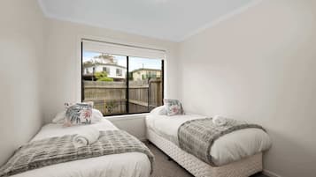 3 bedrooms, iron/ironing board, WiFi, bed sheets