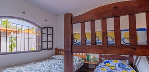 3 chambres, fer et planche à repasser, Wi-Fi