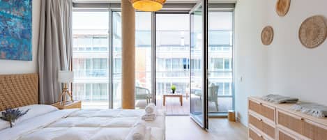 1 habitación, tabla de planchar con plancha, wifi gratis y ropa de cama