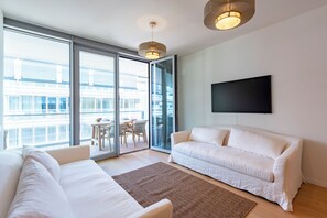 21-inch Smart TV with cable channels - Sea View Apartment Genova Waterfront (Genoa)