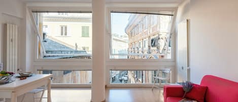 Apartamento estándar, 1 habitación (Genova House Historic Center) | Zona de estar | Televisión de pantalla plana de 21 pulgadas con canales por cable