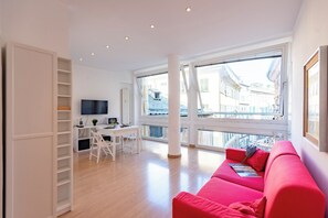 21-inch flat-screen TV with cable channels - Genova House Historic Center (Genoa)