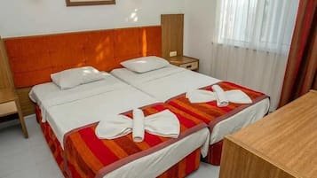 Standard Apartment, Balcony, City View Air Conditioning With Extra Fee | Baño | Regadera, toallas, jabón, shampoo
