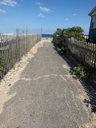 1 minute walk to Wells beach-1Br Beach Condo in Wells-A Perfect Coastal Escape!