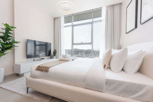 Desk, iron/ironing board, WiFi