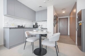Fridge, microwave, stovetop, toaster - Free housekeeping visits during your stay - StayShort - Stylish Modern Studio in Living Garden 2 (JVC)