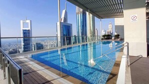 حمام سباحة