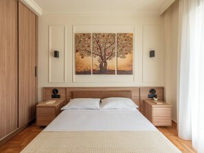 2 bedrooms, Egyptian cotton sheets, premium bedding, memory-foam beds - Mixalakopoulou Luxury Apartment (Athens)