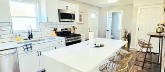 Cozy 4BD - Backyard Retreat - 3mins to Notre Dame