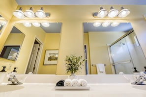 House, Accessible | 3 bedrooms, Internet - Cozy 3BR Family Home With Patio BBQ Grill Close to Casinos and Shops (Reno)