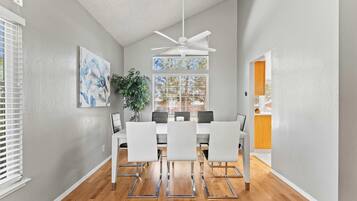 3 bedrooms, Internet