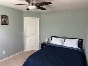 3 quartos, ferros/tábuas de passar roupa, Wi-Fi, roupa de cama