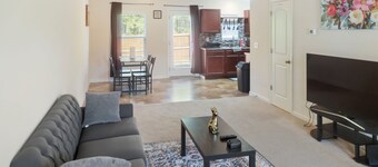 Charming 3bedroom house Fayetteville with WiFi, AC. and more. Start your getaway