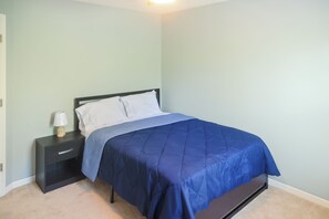 3 slaapkamers, een strijkplank/strijkijzer, wifi, beddengoed