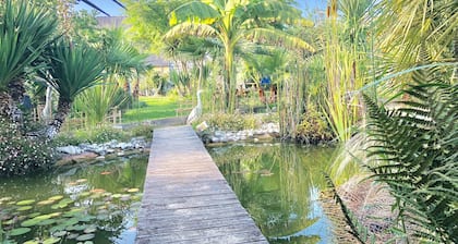 Gîte with swimming pool in summer, private parking - close to shops & sea