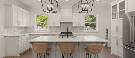 ثلاجة، ميكروويف، فرن، موقد طهي مسطح