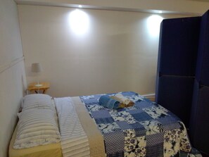 1 bedroom, bed sheets