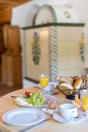 Signature Apartment, Balcony, Mountain View | In-room dining - Appartements Fürstauer by we rent (Saalbach)