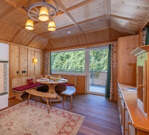 Signatur-lejlighed - balkon - bjergudsigt | Opholdsområde