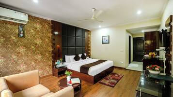 Deluxe Room, Mountain View | Desk, blackout drapes, iron/ironing board, free WiFi