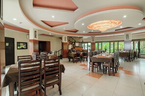 Petit déjeuner buffet (500 INR par personne)