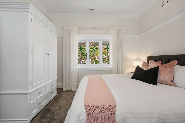 3 bedrooms, desk, iron/ironing board, WiFi