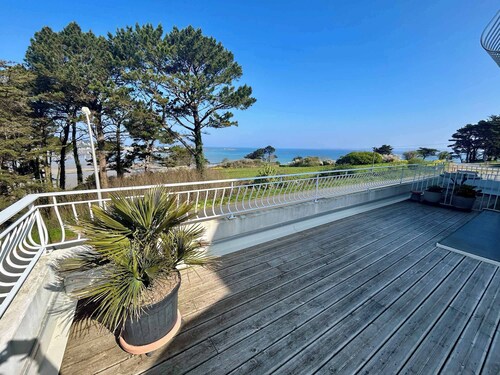 Appartement face à la mer avec piscine intérieure