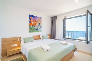 Deluxe Apartment, 3 Bedrooms, Sea View | 3 bedrooms, free WiFi
