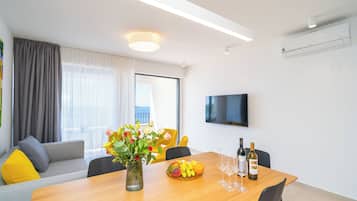 Deluxe Apartment, 3 Bedrooms, Sea View | Living area