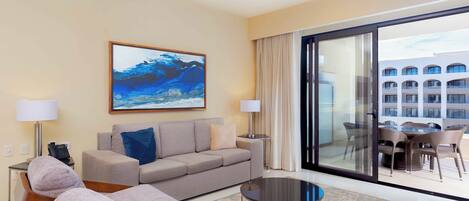 Een smart-tv, videogames, een tafeltennistafel en een filmbibliotheek