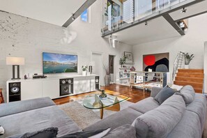 Télévision, espaces bureaux