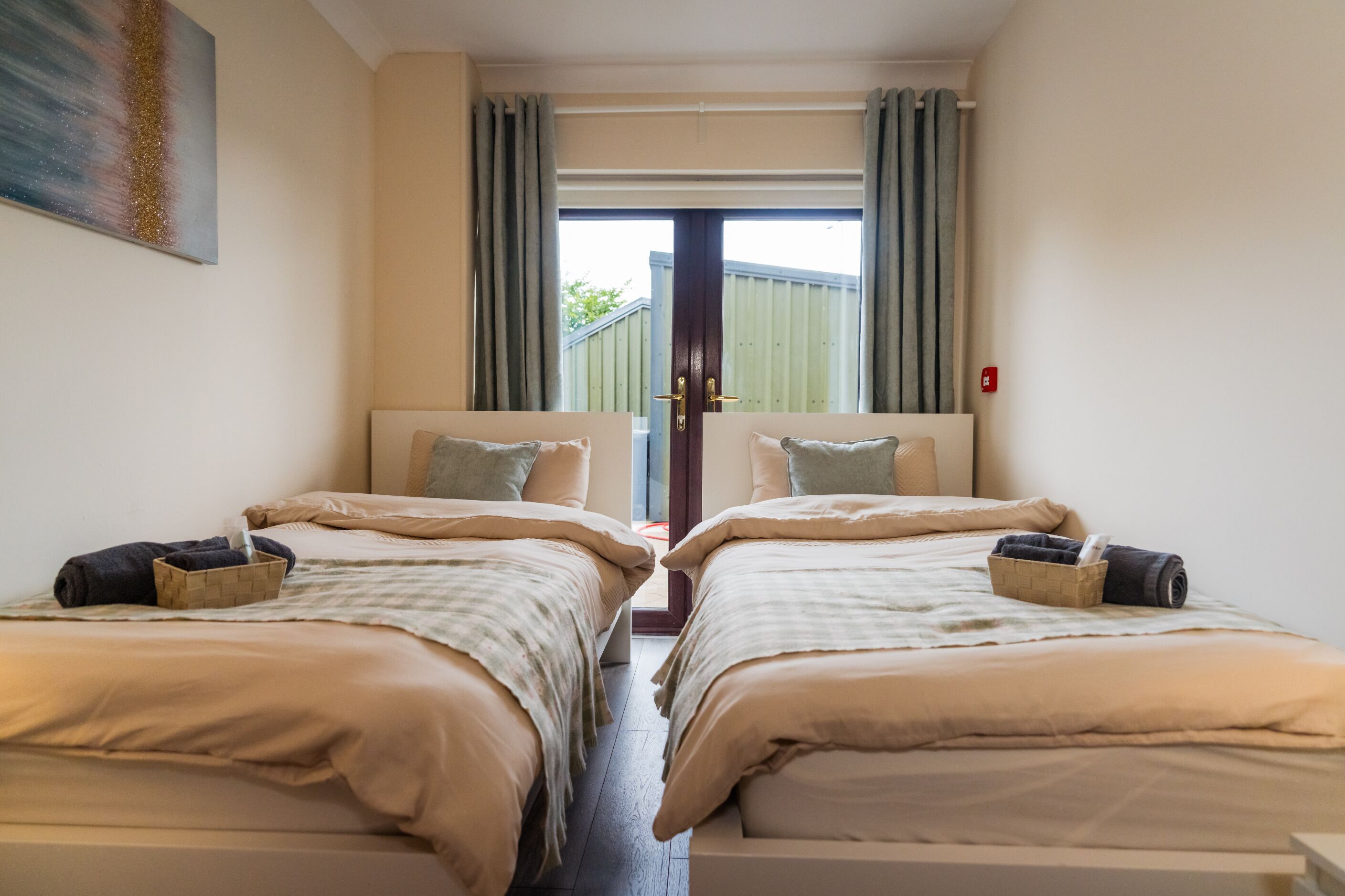 1 dormitorio, tabla de planchar con plancha, wifi y ropa de cama