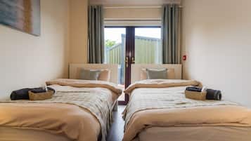 1 dormitorio, tabla de planchar con plancha, wifi y ropa de cama