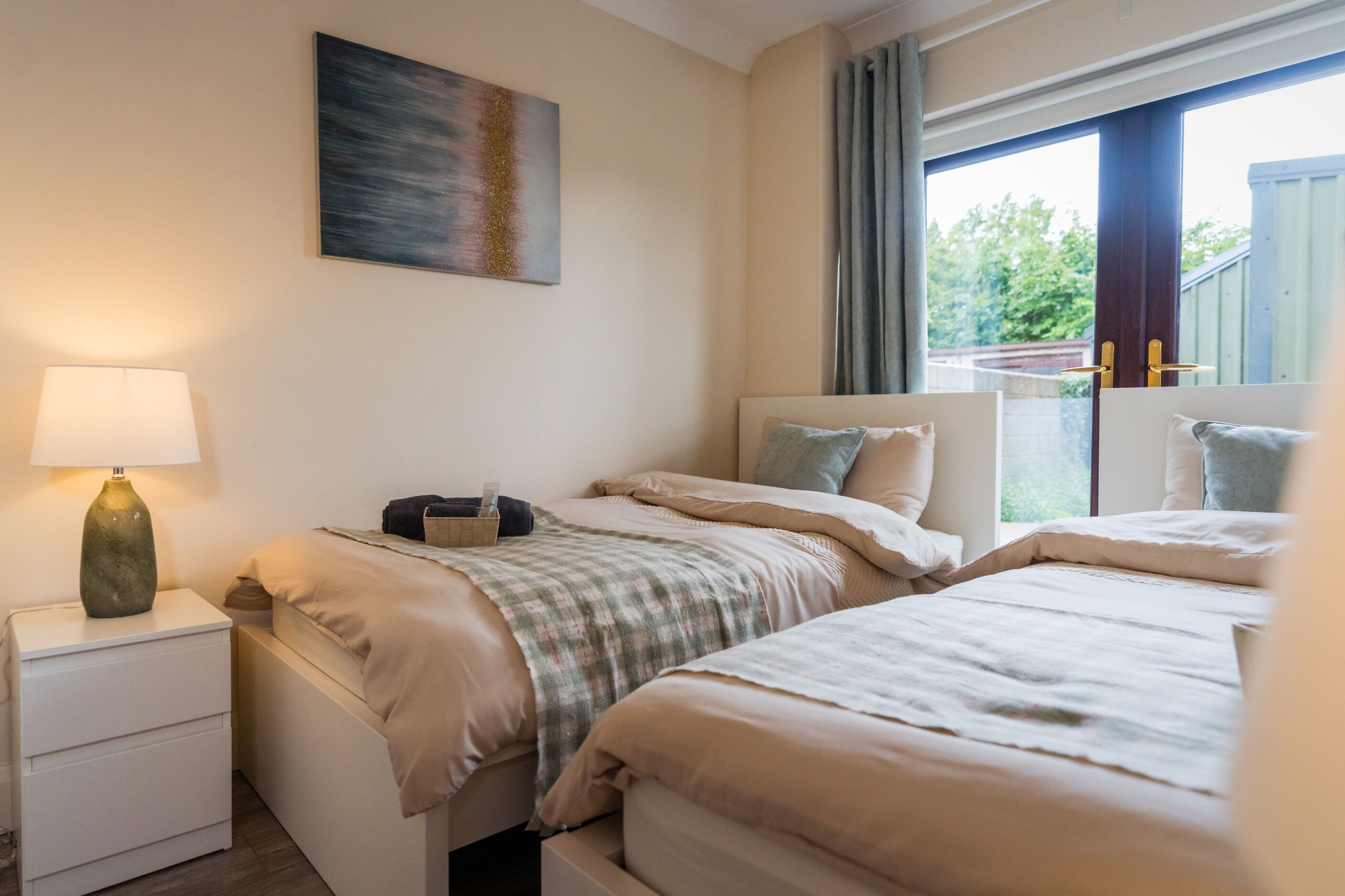 1 dormitorio, tabla de planchar con plancha, wifi y ropa de cama