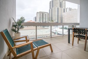 Apartment | 4 bedrooms - City Skyline Escape Office Parking (Darwin)