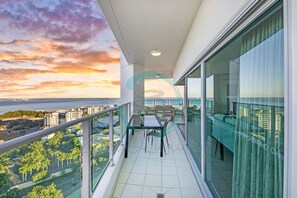 4 bedrooms - The Lava Lounge Panoramic Rooftop Holiday Retreat (Darwin)