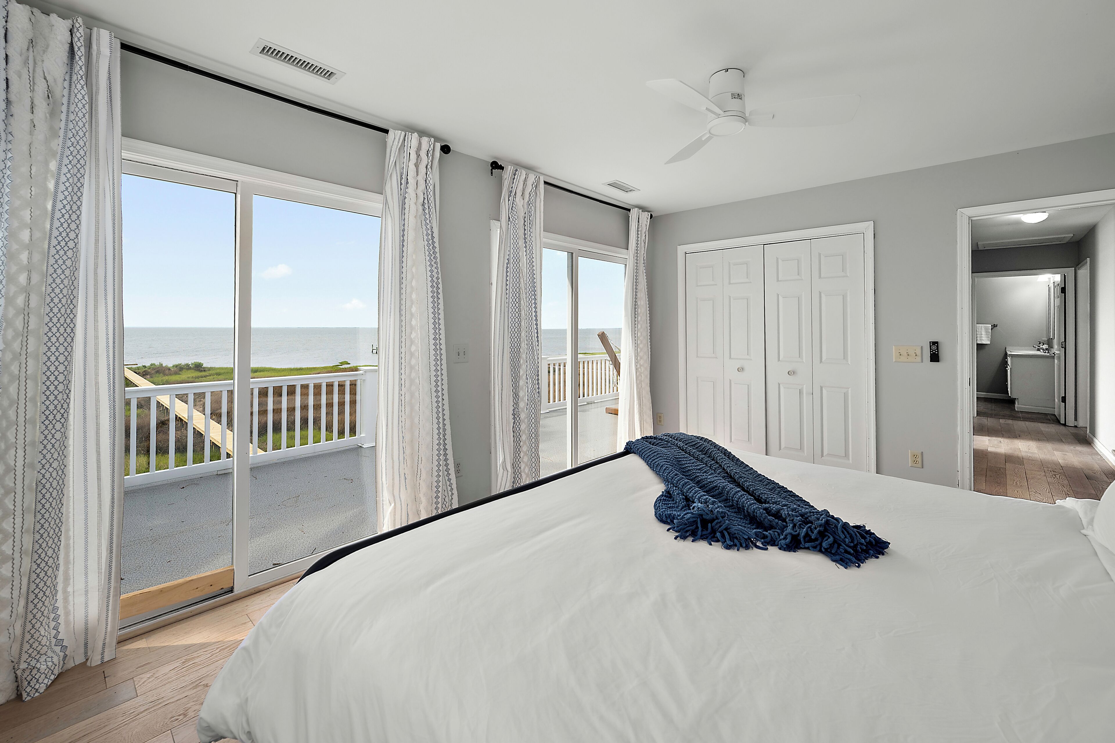 5 bedrooms, desk, travel cot, free WiFi