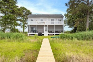 Exterior - Waterfront, family-friendly, 5-bedroom house with Private Dock and Wi-Fi (Westover)
