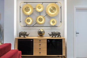 Classic-lejlighed - balkon | Stue | 56-tommers smart-tv med digitale kanaler, Netflix, bøger