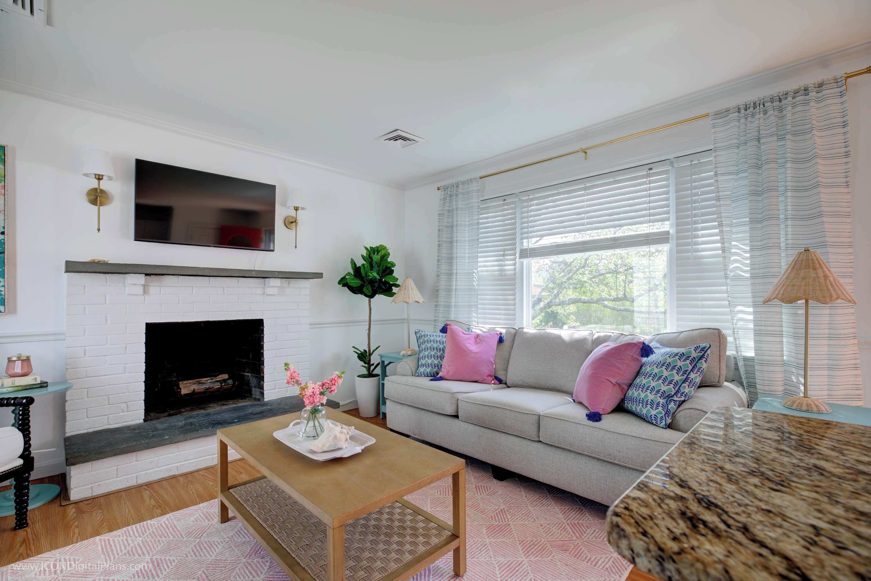 TV, fireplace