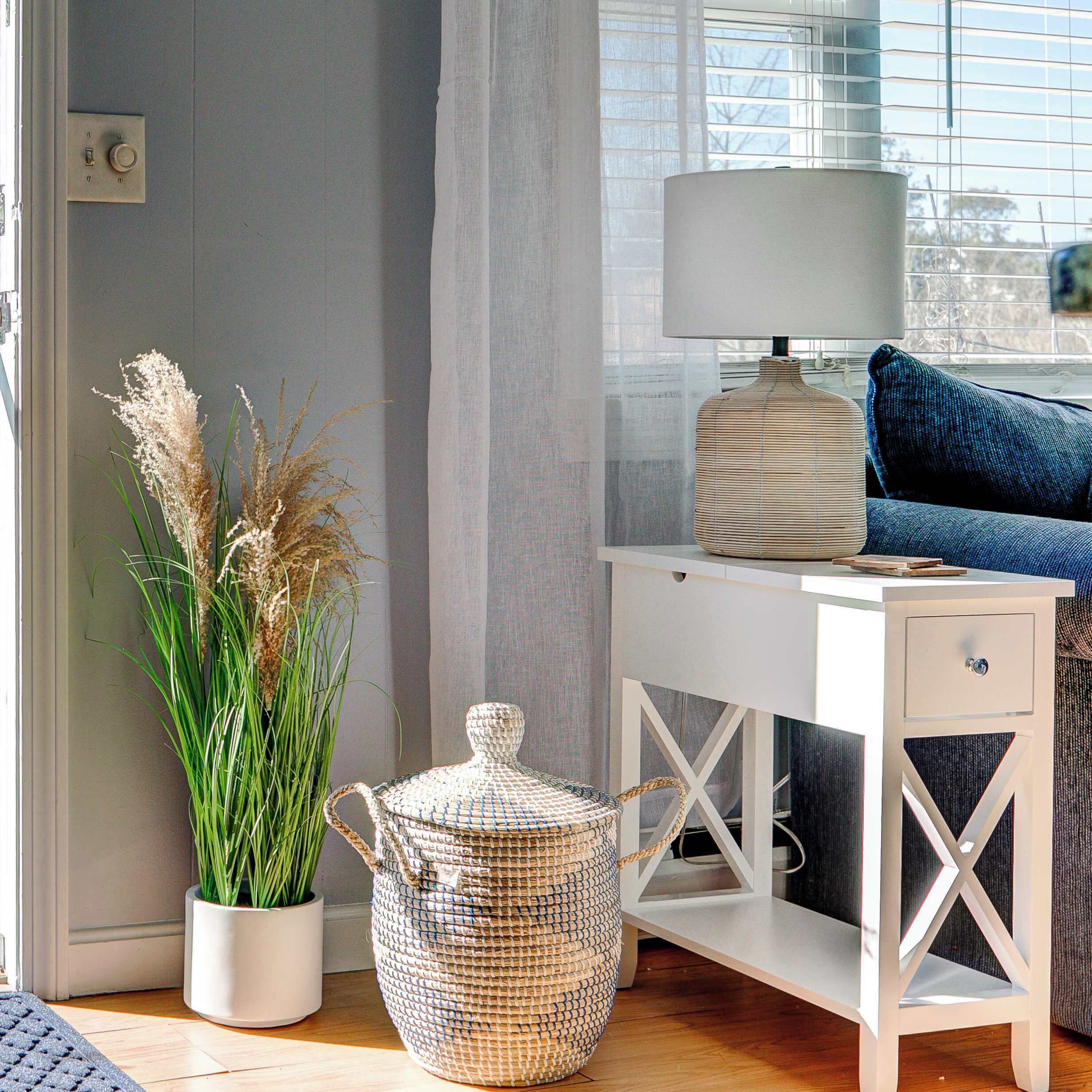 Televisión y chimenea 