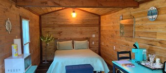 Cozy cabin with WiFi and AC in serene Watkins Glen.