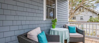 Monomoscoy Island Retreat w/ Outdoor Living
