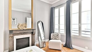 Room - Spacious 4 bedrooms - Paris 11th with style (Paris)