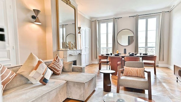 Living area - Spacious 4 bedrooms - Paris 11th with style (Paris)