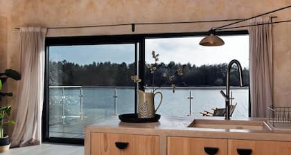 A peaceful waterside retreat in the heart of Sussex